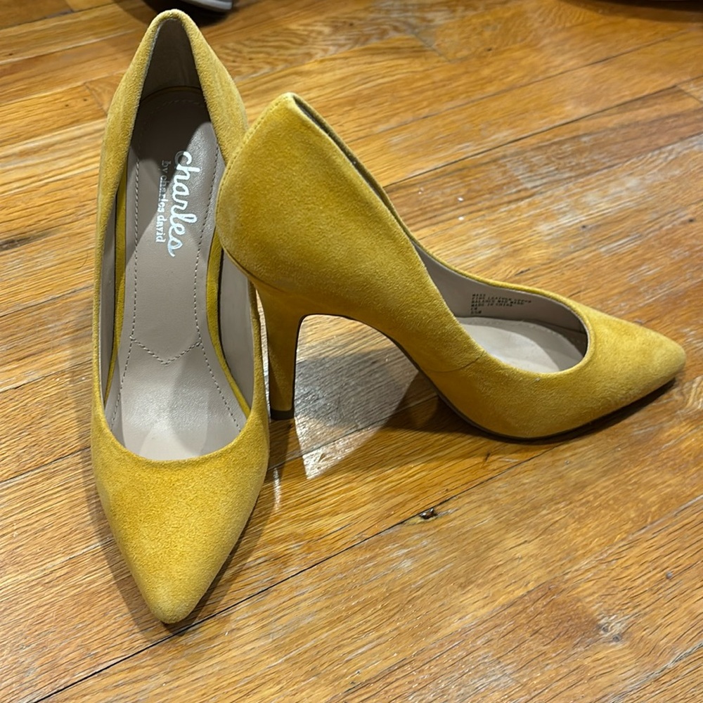 Brand new mustard suede pumps